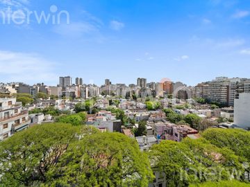 Duplex de 5 Ambientes con dependencia - Balcón - Parrilla - Cochera - Caballito - VENTA