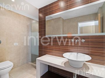 Duplex de 5 Ambientes con dependencia - Balcón - Parrilla - Cochera - Caballito - VENTA