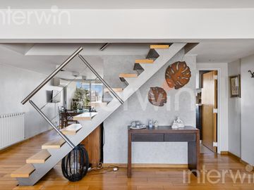 Duplex de 5 Ambientes con dependencia - Balcón - Parrilla - Cochera - Caballito - VENTA