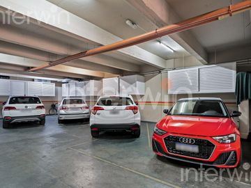 Duplex de 5 Ambientes con dependencia - Balcón - Parrilla - Cochera - Caballito - VENTA