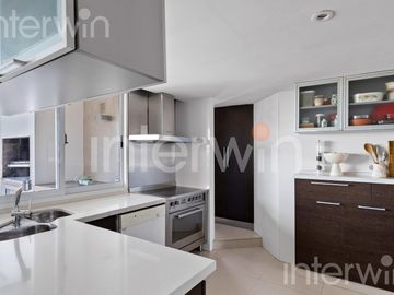 Duplex de 5 Ambientes con dependencia - Balcón - Parrilla - Cochera - Caballito - VENTA