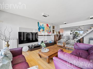Duplex de 5 Ambientes con dependencia - Balcón - Parrilla - Cochera - Caballito - VENTA