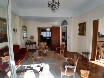 Venta de Excelente departamento estilo racionalista en Retiro