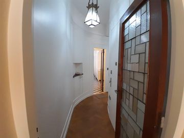 Venta de Excelente departamento estilo racionalista en Retiro