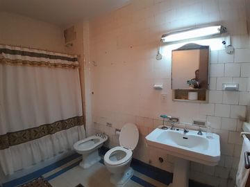 Venta de Excelente departamento estilo racionalista en Retiro