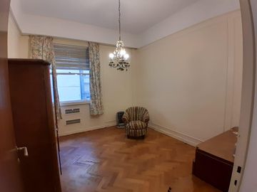 Venta de Excelente departamento estilo racionalista en Retiro