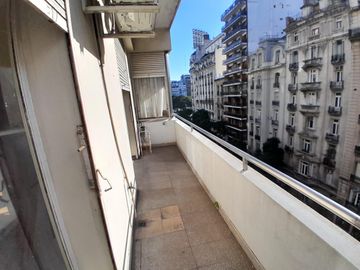 Venta de Excelente departamento estilo racionalista en Retiro