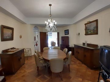 Venta de Excelente departamento estilo racionalista en Retiro