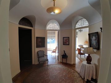 Venta de Excelente departamento estilo racionalista en Retiro