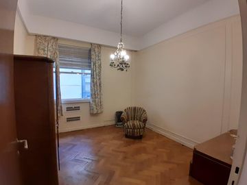 Venta de Excelente departamento estilo racionalista en Retiro
