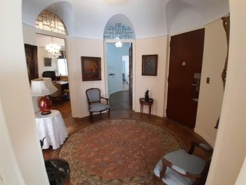 Venta de Excelente departamento estilo racionalista en Retiro