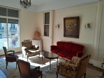 Venta de Excelente departamento estilo racionalista en Retiro
