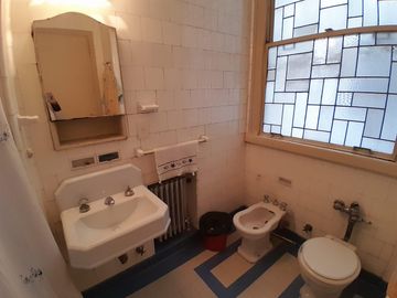 Venta de Excelente departamento estilo racionalista en Retiro