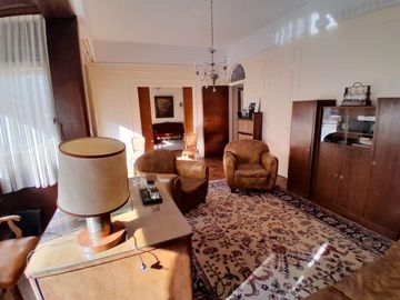 Venta de Excelente departamento estilo racionalista en Retiro