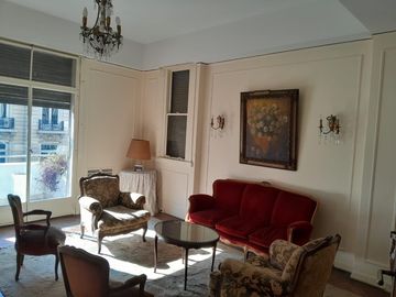 Venta de Excelente departamento estilo racionalista en Retiro