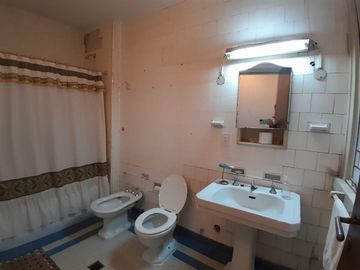 Venta de Excelente departamento estilo racionalista en Retiro