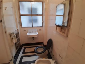 Venta de Excelente departamento estilo racionalista en Retiro