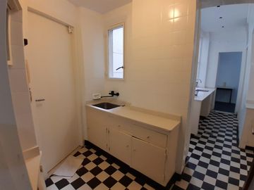 Venta de Excelente departamento estilo racionalista en Retiro