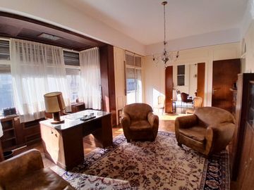 Venta de Excelente departamento estilo racionalista en Retiro