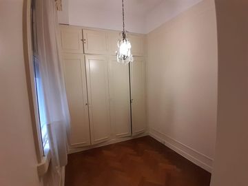 Venta de Excelente departamento estilo racionalista en Retiro