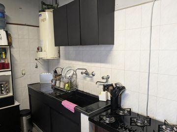 Dos casas en una con amplio patio y garage en venta - Merlo