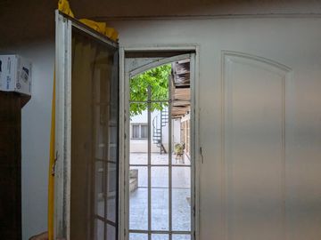 Dos casas en una con amplio patio y garage en venta - Merlo