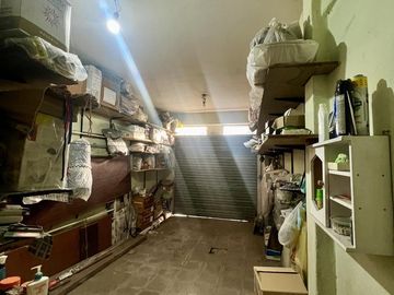Casa de 6 ambientes con dos locales y gran fondo - Venta Directa!!