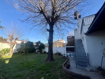 Casa de 6 ambientes con dos locales y gran fondo - Venta Directa!!