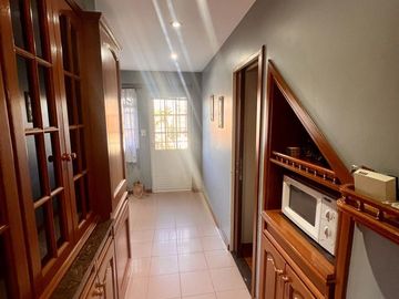 Casa de 6 ambientes con dos locales y gran fondo - Venta Directa!!
