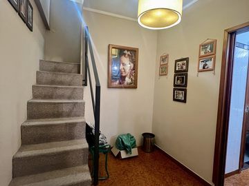 Casa de 6 ambientes con dos locales y gran fondo - Venta Directa!!