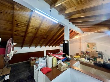 Casa de 6 ambientes con dos locales y gran fondo - Venta Directa!!