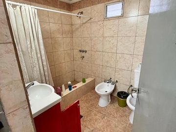 2 casas en terreno de 509 m2 en B° Obispo Piedrabuena. Recibe permuta