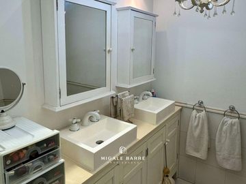 Venta Casa 8 ambientes en San Isidro – Jardín, pileta y 2 cocheras