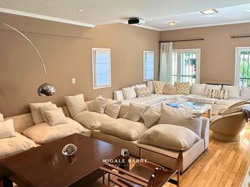Venta Casa 8 ambientes en San Isidro – Jardín, pileta y 2 cocheras