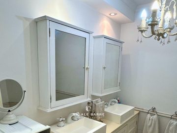 Venta Casa 8 ambientes en San Isidro – Jardín, pileta y 2 cocheras