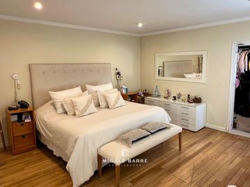 Venta Casa 8 ambientes en San Isidro – Jardín, pileta y 2 cocheras