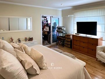 Venta Casa 8 ambientes en San Isidro – Jardín, pileta y 2 cocheras