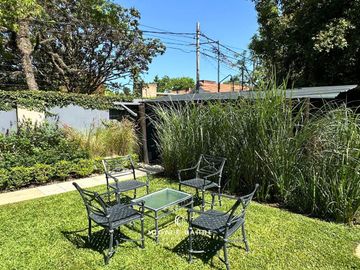 Venta Casa 8 ambientes en San Isidro – Jardín, pileta y 2 cocheras