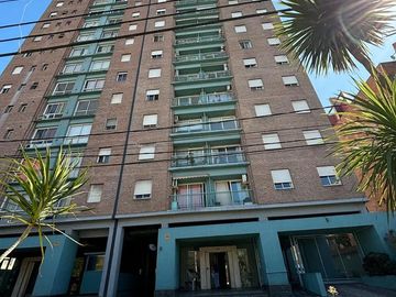 Departamento en 3 Ambientes con Cochera - Edificio Torrecentro I -  Venta Apto Credito