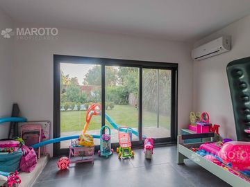 CASA EN VENTA EN BARRIO FINCAS DE MASCHWITZ - CINCO DORMITORIOS - MAROTO PROPIEDADES