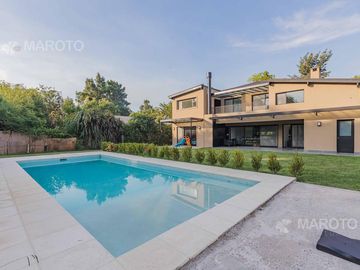 CASA EN VENTA EN BARRIO FINCAS DE MASCHWITZ - CINCO DORMITORIOS - MAROTO PROPIEDADES