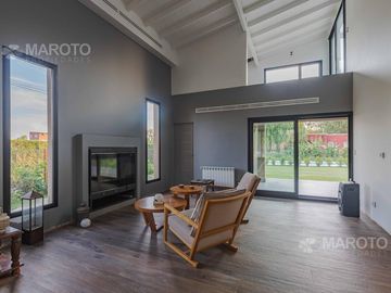 CASA EN VENTA EN BARRIO FINCAS DE MASCHWITZ - CINCO DORMITORIOS - MAROTO PROPIEDADES