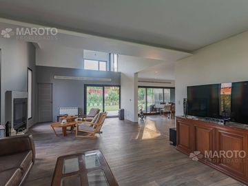 CASA EN VENTA EN BARRIO FINCAS DE MASCHWITZ - CINCO DORMITORIOS - MAROTO PROPIEDADES