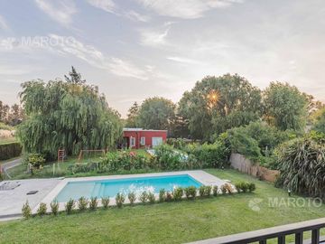 CASA EN VENTA EN BARRIO FINCAS DE MASCHWITZ - CINCO DORMITORIOS - MAROTO PROPIEDADES