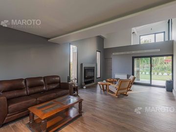 CASA EN VENTA EN BARRIO FINCAS DE MASCHWITZ - CINCO DORMITORIOS - MAROTO PROPIEDADES