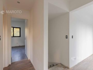 CASA EN VENTA EN BARRIO FINCAS DE MASCHWITZ - CINCO DORMITORIOS - MAROTO PROPIEDADES