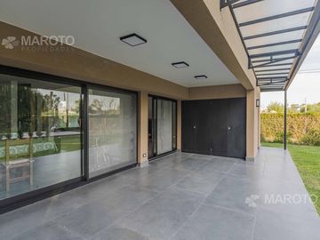 CASA EN VENTA EN BARRIO FINCAS DE MASCHWITZ - CINCO DORMITORIOS - MAROTO PROPIEDADES