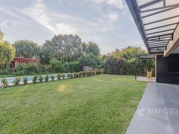CASA EN VENTA EN BARRIO FINCAS DE MASCHWITZ - CINCO DORMITORIOS - MAROTO PROPIEDADES
