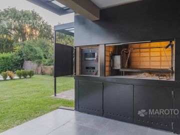 CASA EN VENTA EN BARRIO FINCAS DE MASCHWITZ - CINCO DORMITORIOS - MAROTO PROPIEDADES