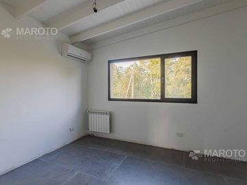 CASA EN VENTA EN BARRIO FINCAS DE MASCHWITZ - CINCO DORMITORIOS - MAROTO PROPIEDADES
